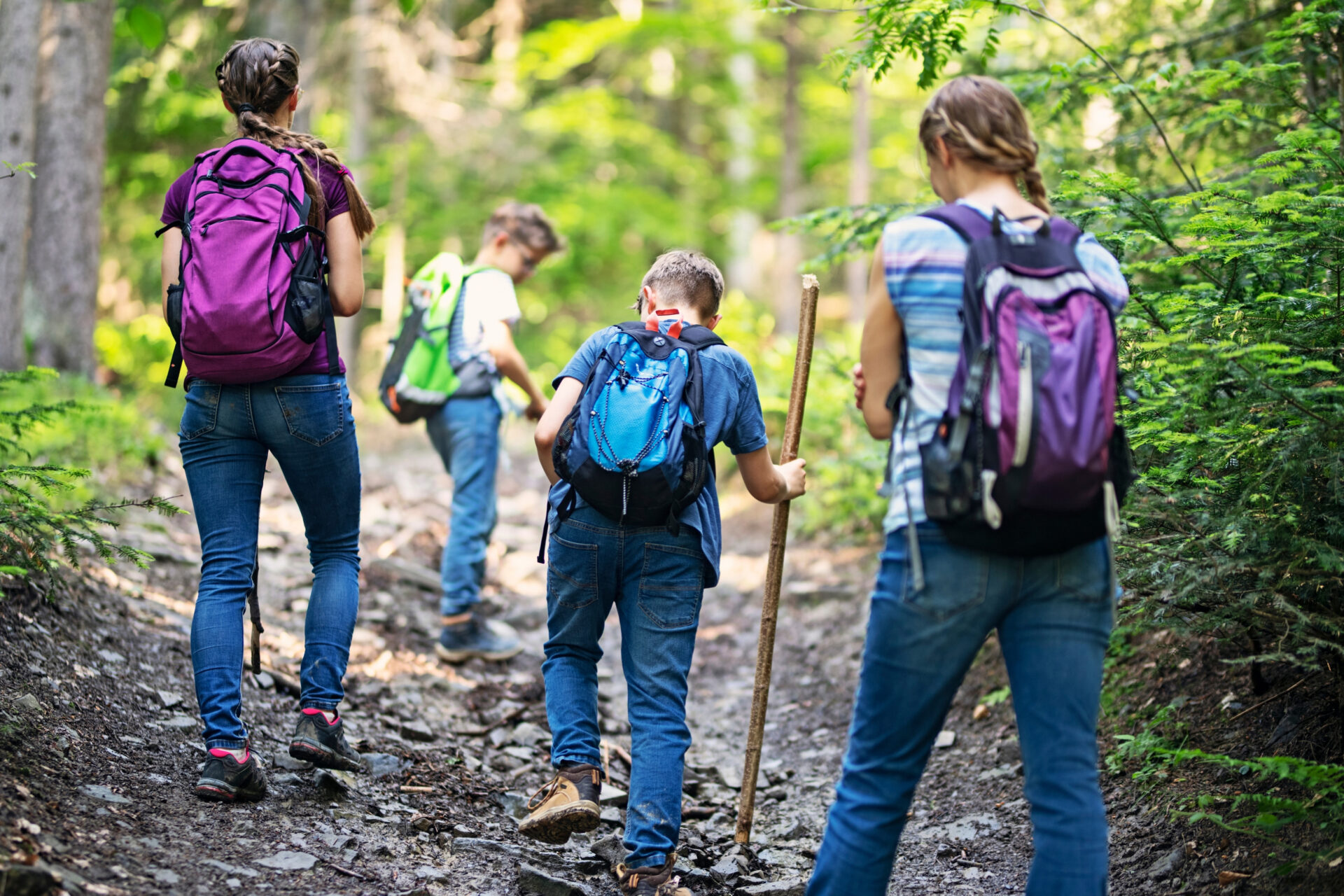 Jugendliche wandern